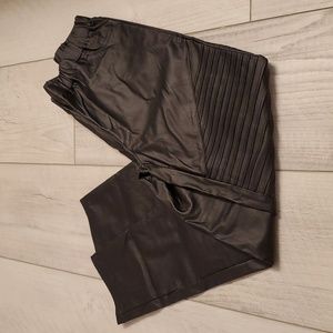 Black pants/leggings